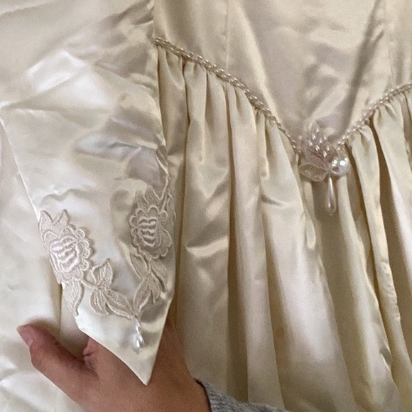 👰‍♀️  VINTAGE 1980’s PEARL BUTTON BACK w/ Satin BOW BRIDAL GOWN IVORY - Picture 10 of 16
